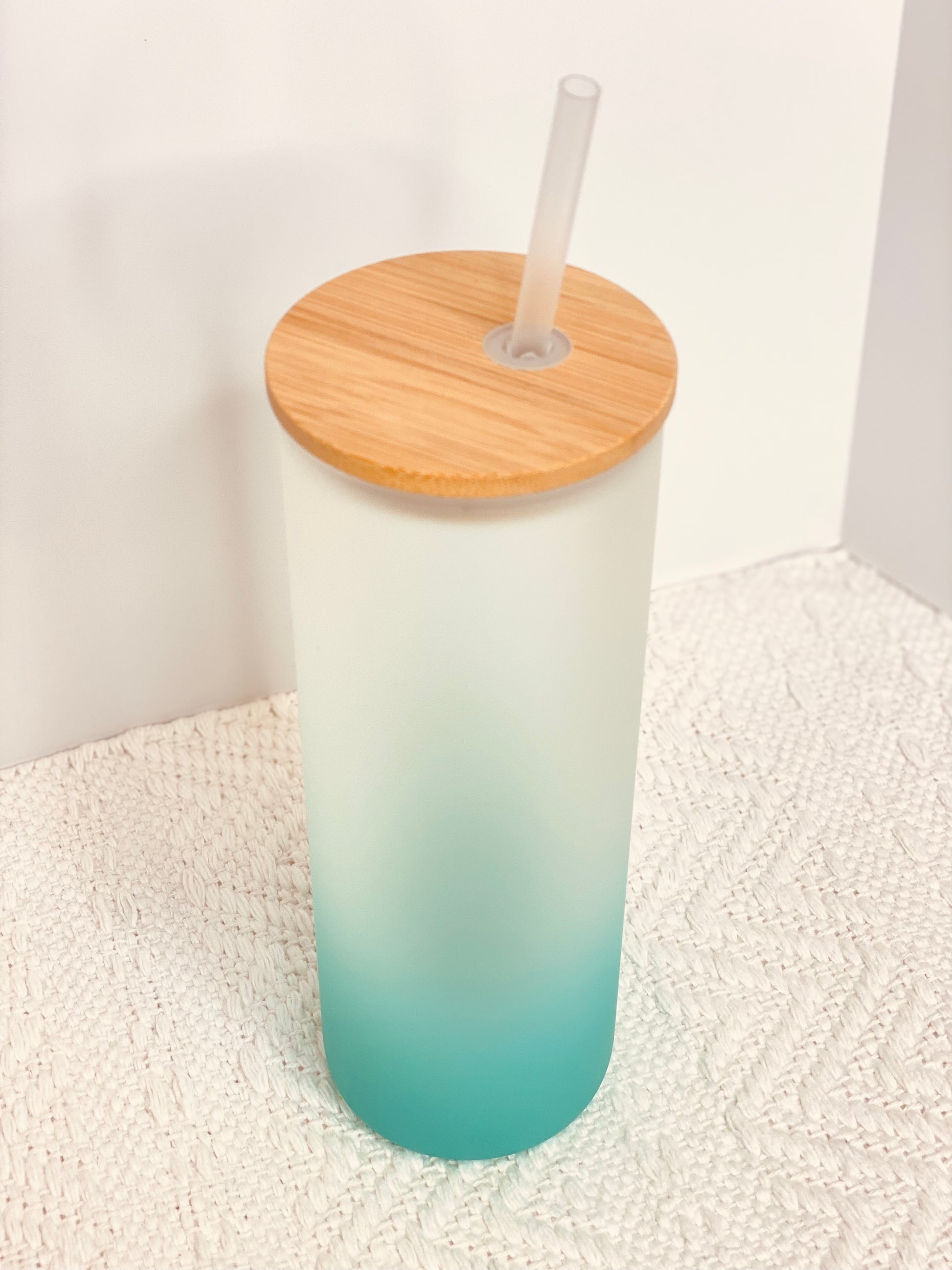 20 Oz Ombre Frosted Glass Cup with Bamboo Lid